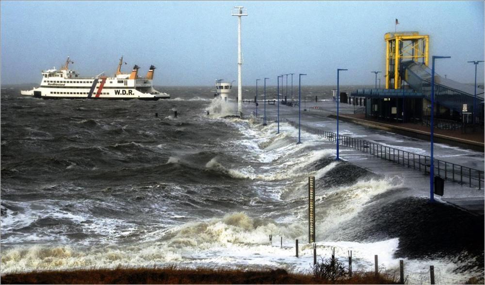 Strandhotel Dagebuell Direkt An Der Nordsee Exterior photo